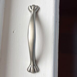 NWT Set of 4 Brushed Nickel Decorative Cabinet Pulls - Silver Finish